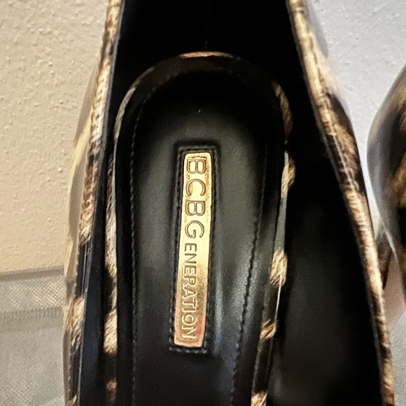 BCBGeneration LEOPARD PRINT PUMPS - Picture 5 of 7
